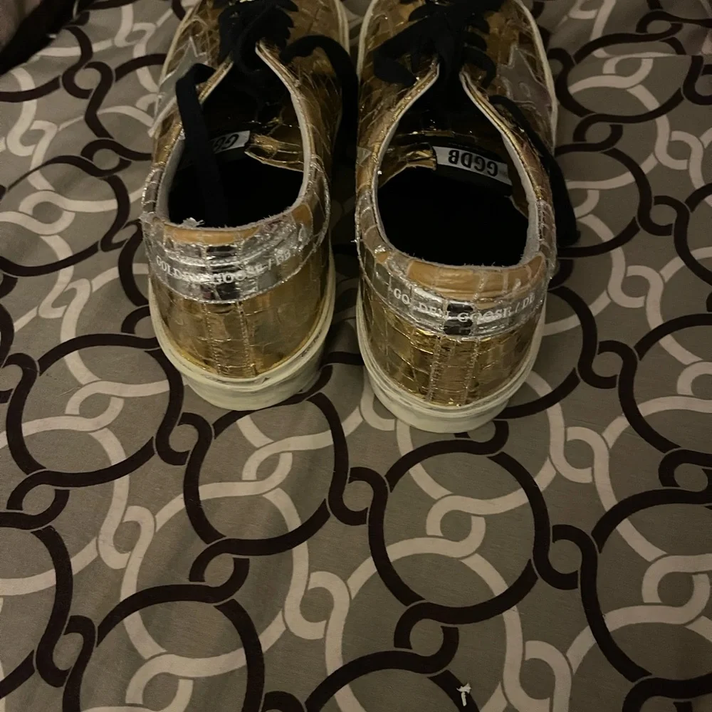 Golden Goose shiny gold sneakers - Picture 3 of 10